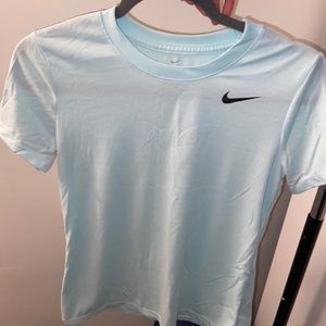 women’s nike shirt